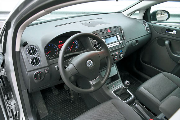 Skoda Roomster против Volkswagen Golf Plus